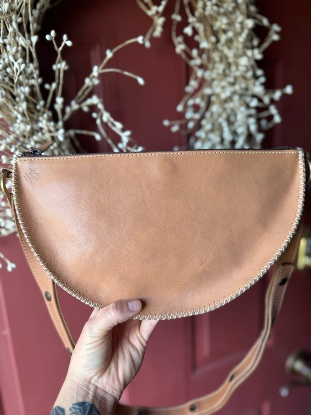 Lyons Leather Goods Blush Biggie Bee - Picture 2 of 4